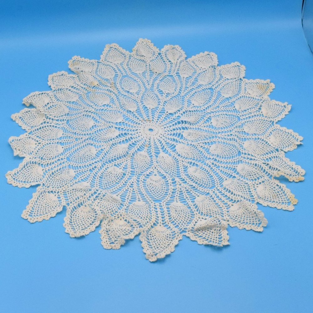 Vintage Hand Crochet Peacock Feather Pattern Round Table Doily 23" Granny Core